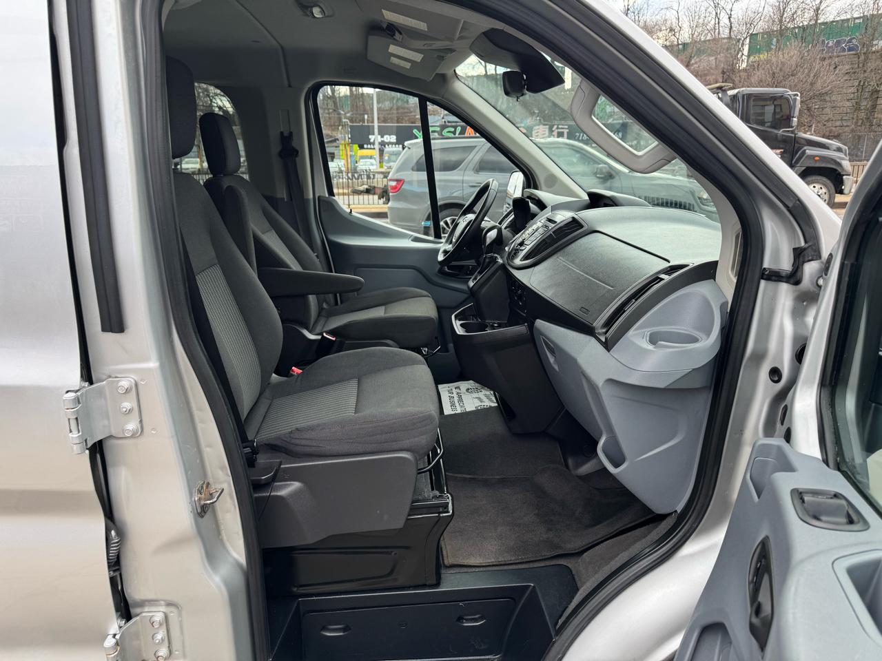 Ford Transit 350 Wagon Low Roof XLT 60/40 Pass. 148-in. WB 2015