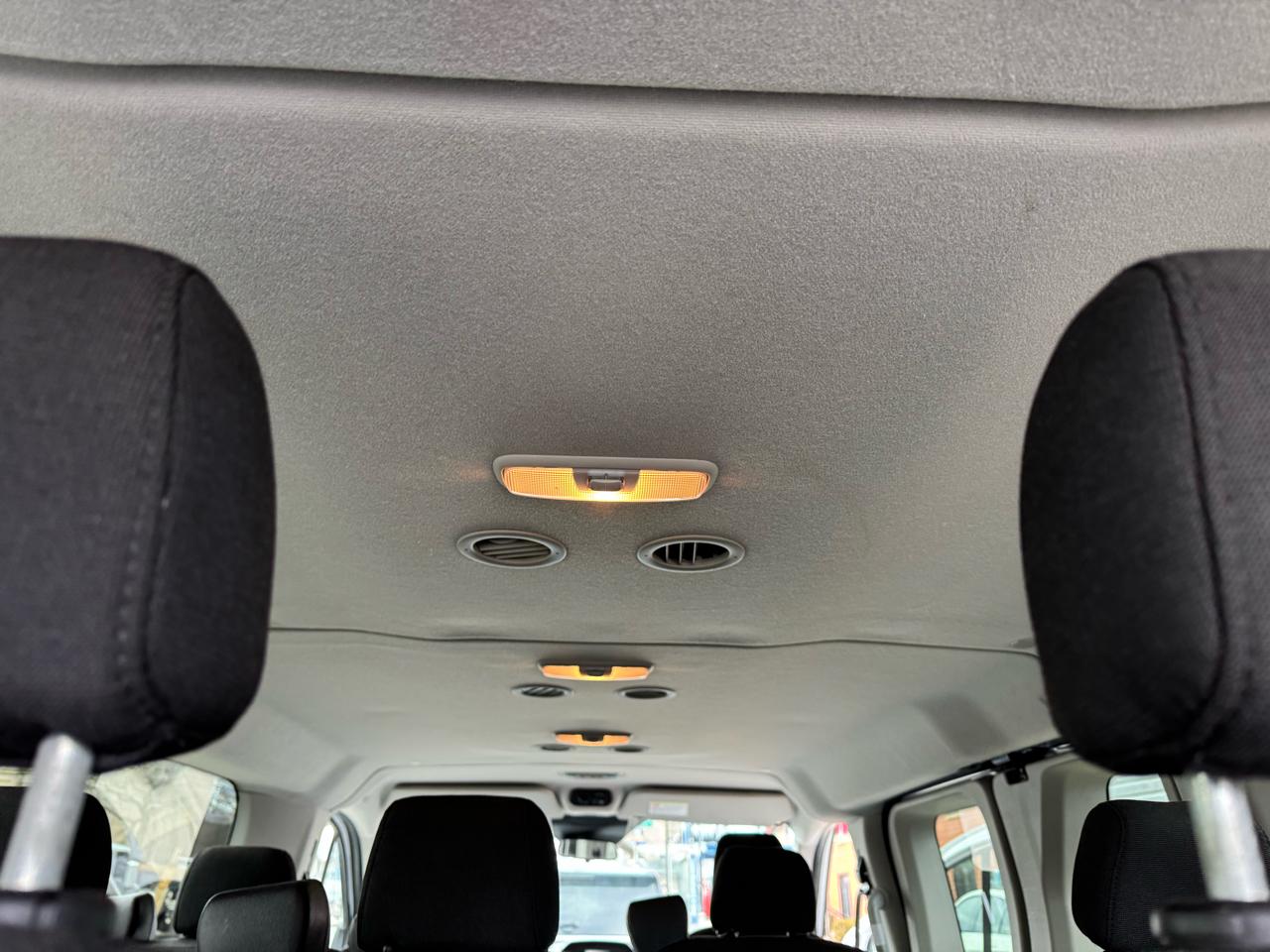 Ford Transit 350 Wagon Low Roof XLT 60/40 Pass. 148-in. WB 2015