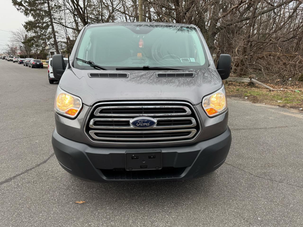 Ford Transit 350 Wagon Low Roof XL w/Sliding Pass. 148-in. WB 2015