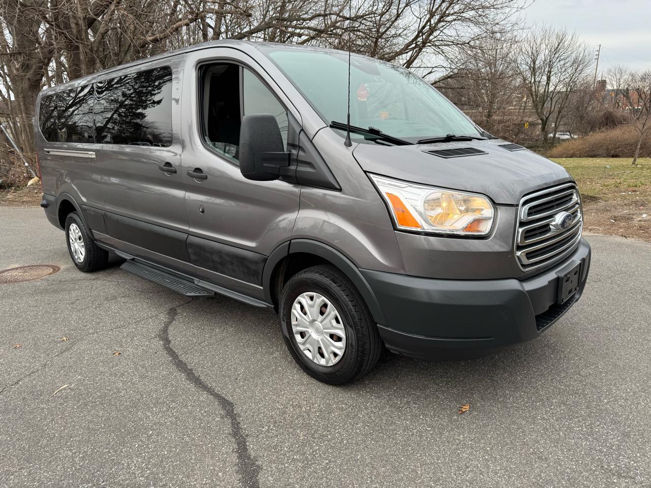 Ford Transit 350 Wagon Low Roof XL w/Sliding Pass. 148-in. WB 2015