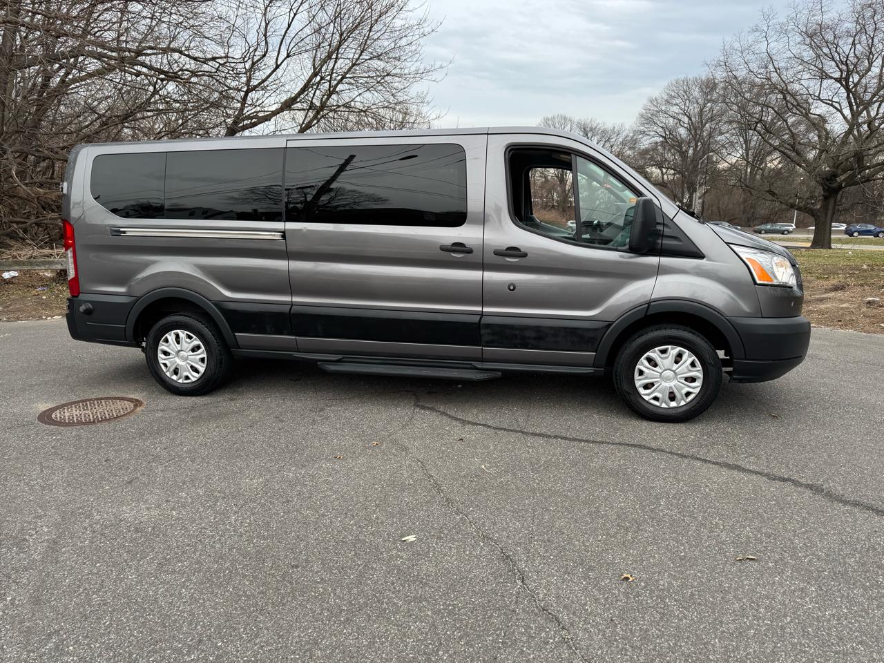 Ford Transit 350 Wagon Low Roof XL w/Sliding Pass. 148-in. WB 2015