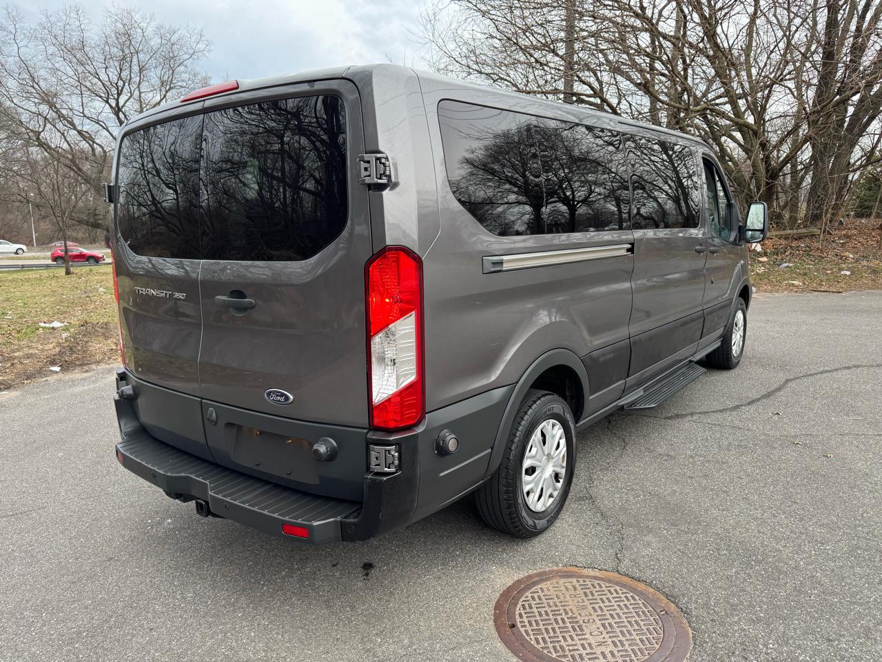 Ford Transit 350 Wagon Low Roof XL w/Sliding Pass. 148-in. WB 2015