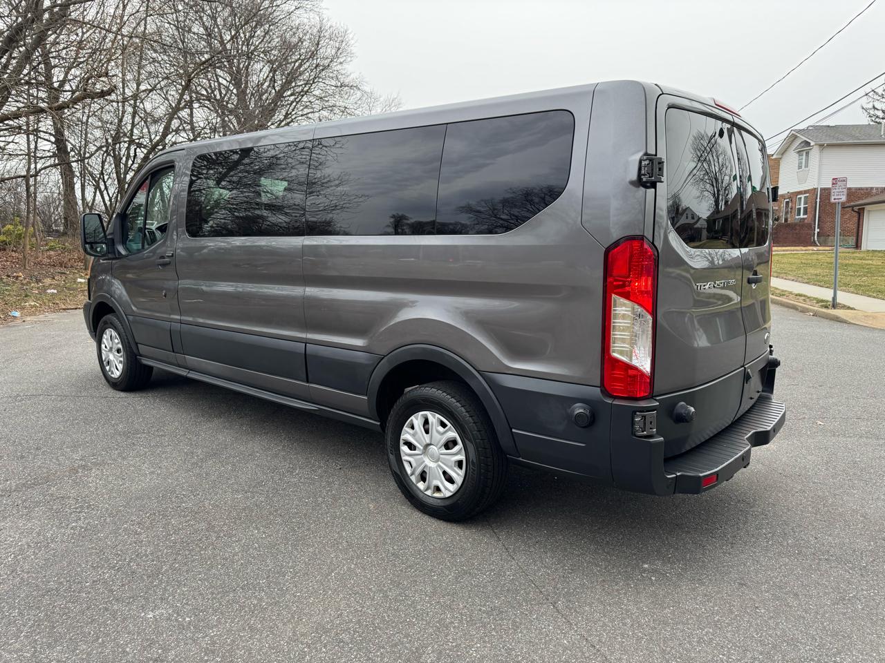 Ford Transit 350 Wagon Low Roof XL w/Sliding Pass. 148-in. WB 2015