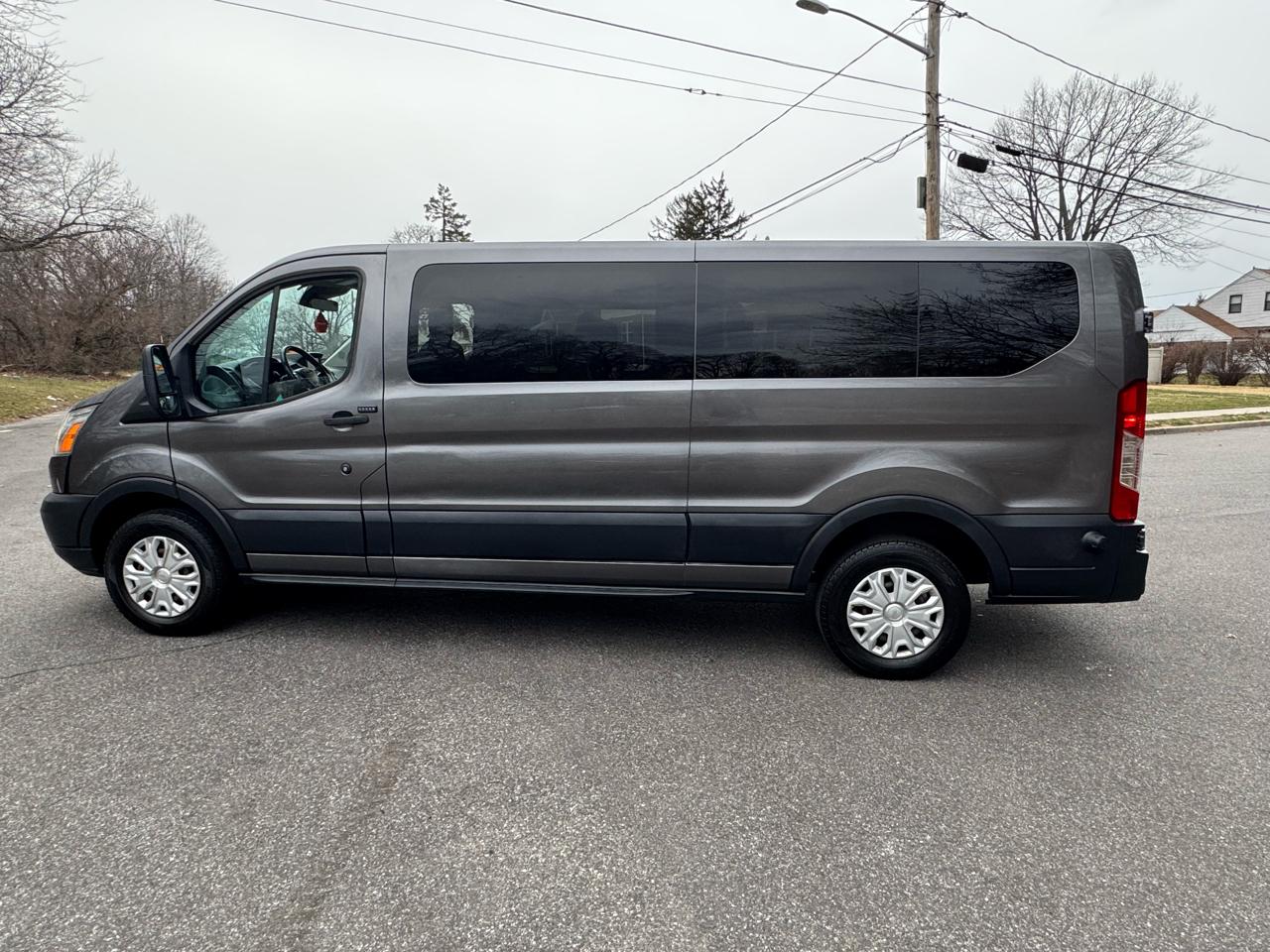 Ford Transit 350 Wagon Low Roof XL w/Sliding Pass. 148-in. WB 2015