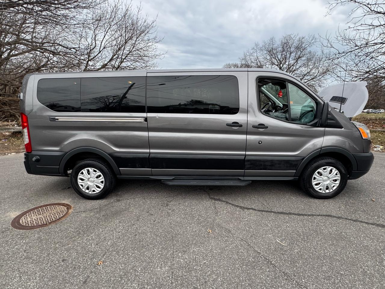 Ford Transit 350 Wagon Low Roof XL w/Sliding Pass. 148-in. WB 2015
