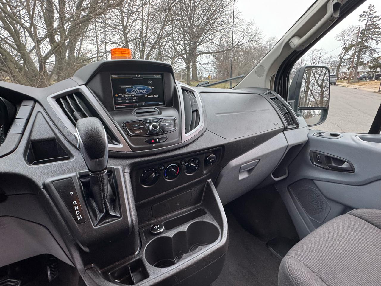 Ford Transit 350 Wagon Low Roof XL w/Sliding Pass. 148-in. WB 2015