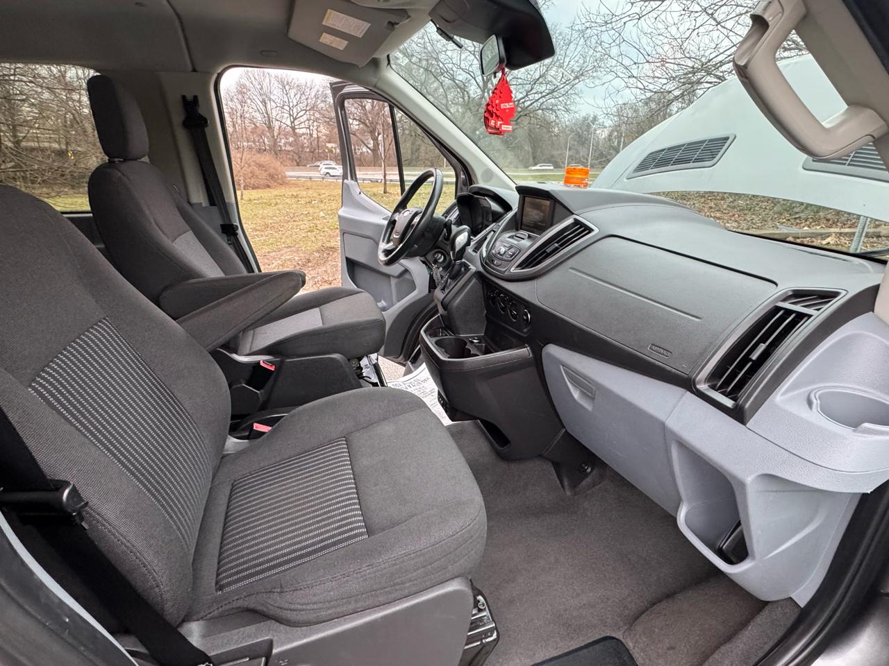 Ford Transit 350 Wagon Low Roof XL w/Sliding Pass. 148-in. WB 2015