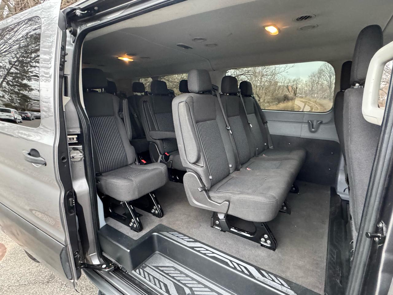 Ford Transit 350 Wagon Low Roof XL w/Sliding Pass. 148-in. WB 2015