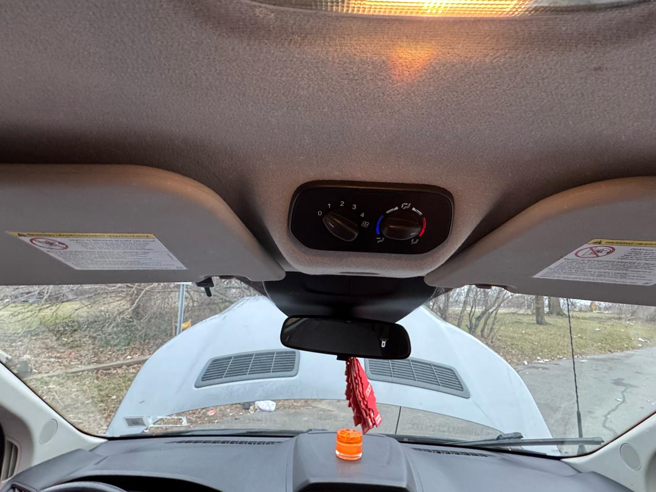 Ford Transit 350 Wagon Low Roof XL w/Sliding Pass. 148-in. WB 2015