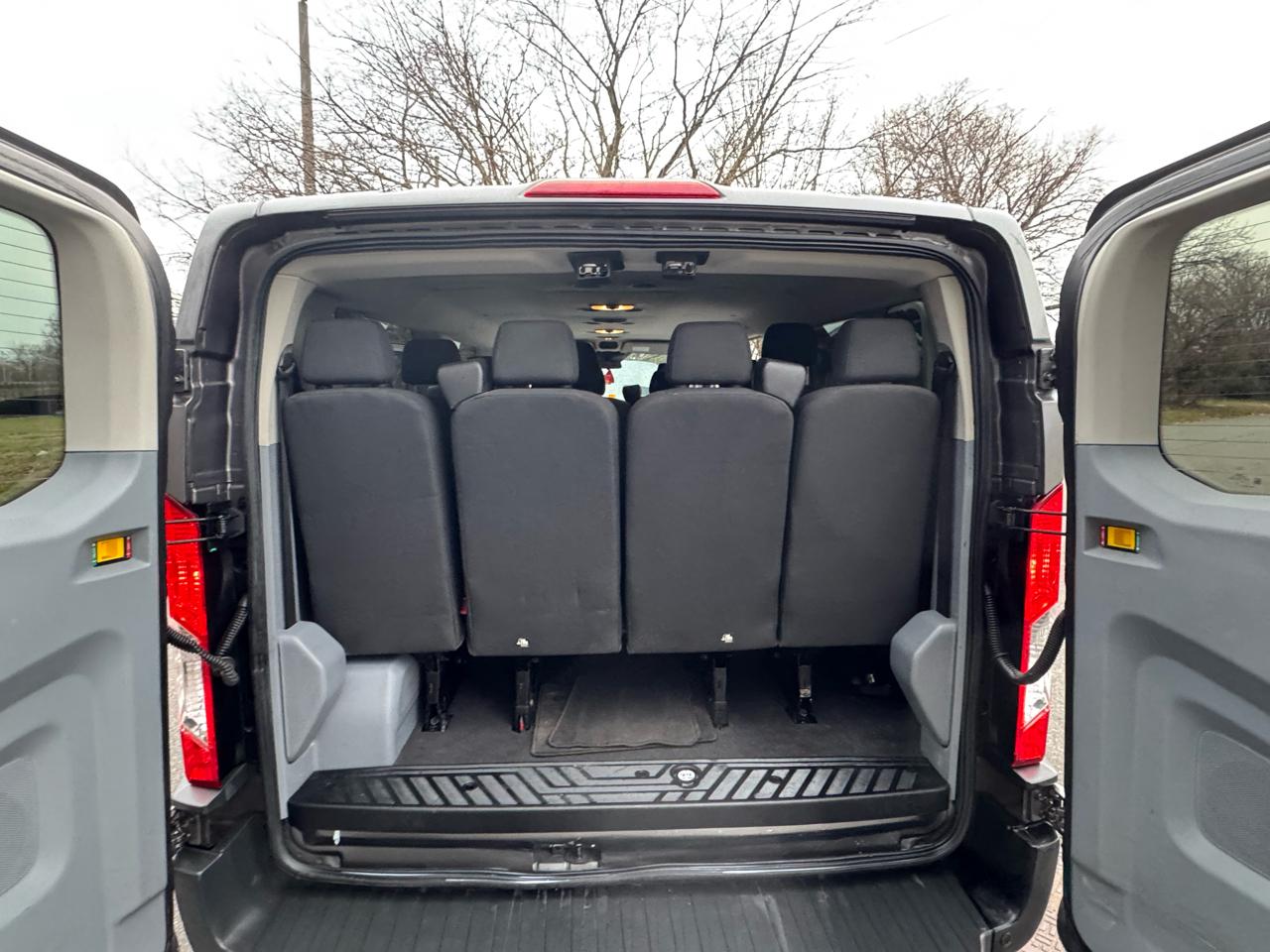 Ford Transit 350 Wagon Low Roof XL w/Sliding Pass. 148-in. WB 2015