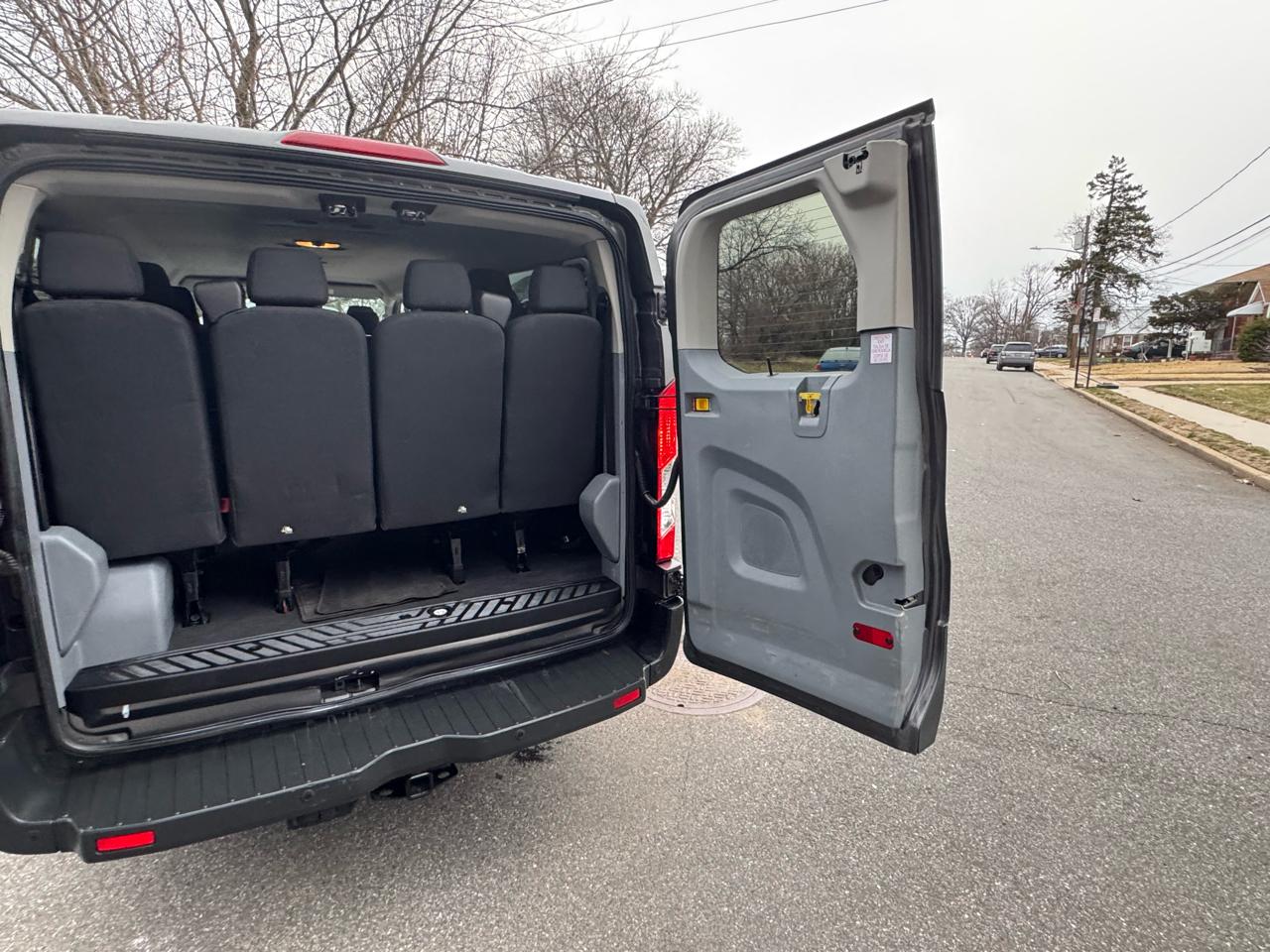 Ford Transit 350 Wagon Low Roof XL w/Sliding Pass. 148-in. WB 2015