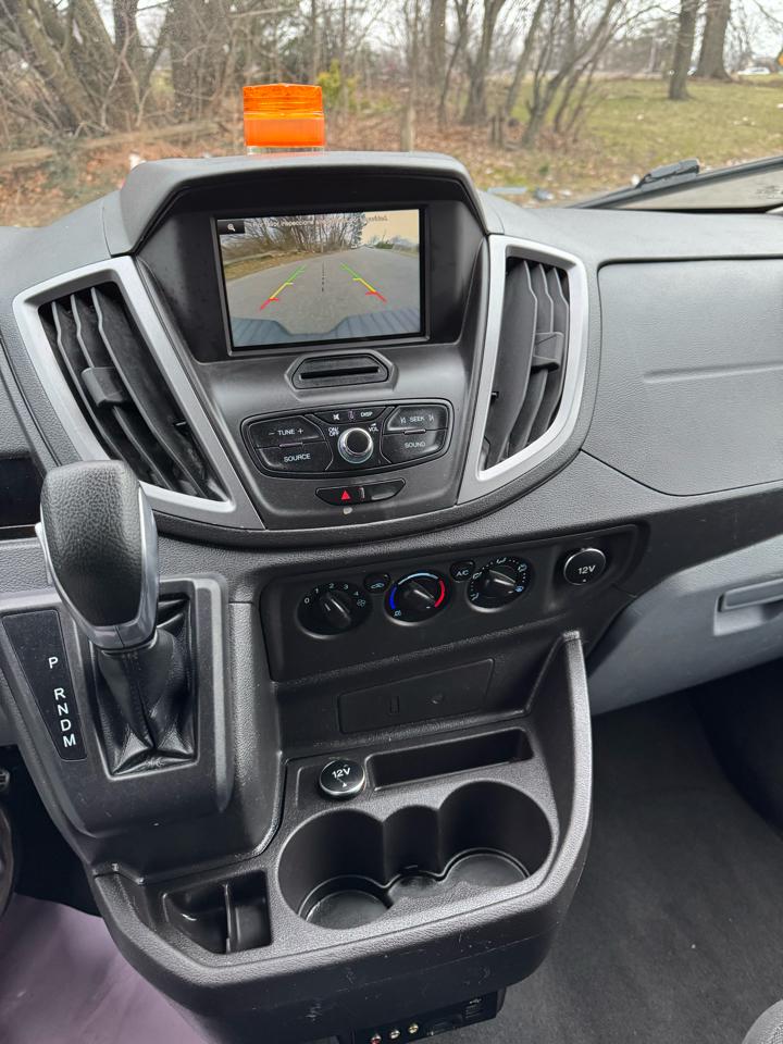 Ford Transit 350 Wagon Low Roof XL w/Sliding Pass. 148-in. WB 2015