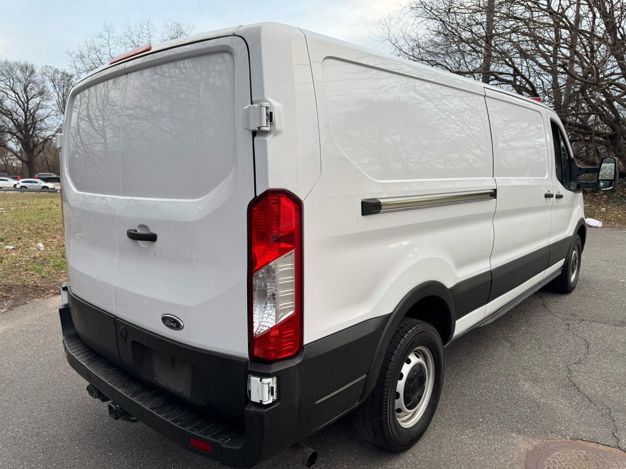 Ford Transit 250 Van Low Roof w/Sliding Pass. 130-in. WB 2021