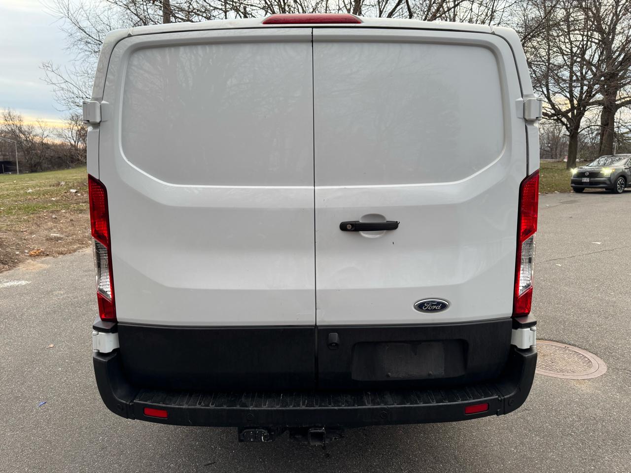 Ford Transit 250 Van Low Roof w/Sliding Pass. 130-in. WB 2021