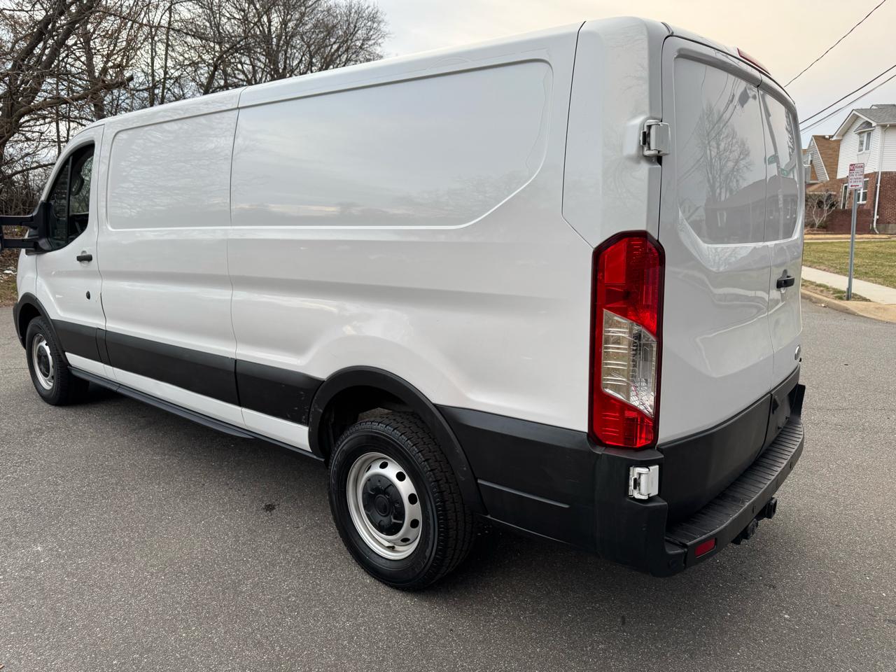 Ford Transit 250 Van Low Roof w/Sliding Pass. 130-in. WB 2021