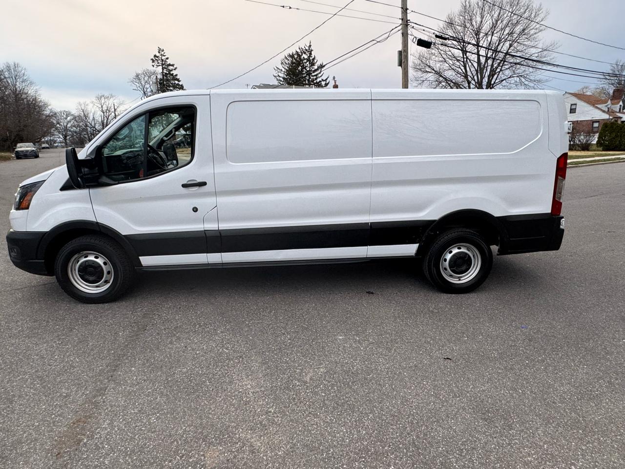 Ford Transit 250 Van Low Roof w/Sliding Pass. 130-in. WB 2021