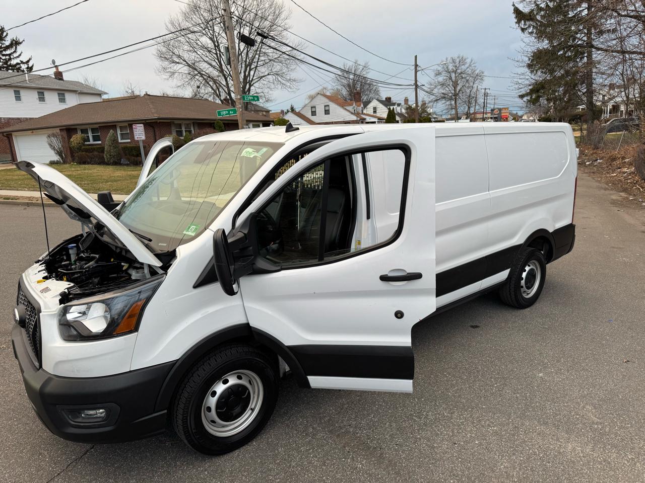 Ford Transit 250 Van Low Roof w/Sliding Pass. 130-in. WB 2021