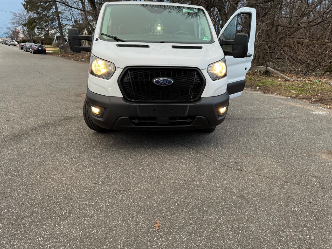 Ford Transit 250 Van Low Roof w/Sliding Pass. 130-in. WB 2021