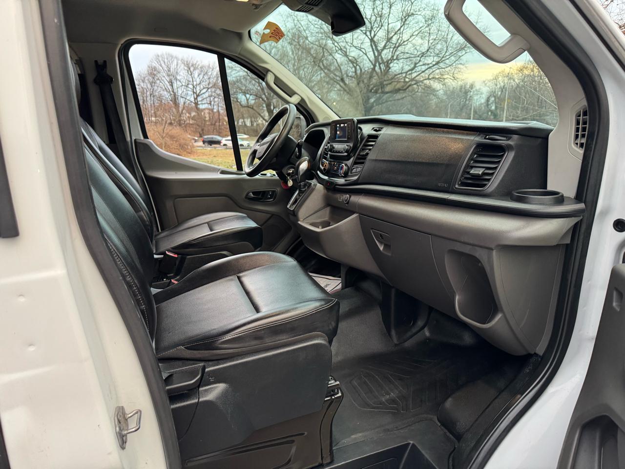 Ford Transit 250 Van Low Roof w/Sliding Pass. 130-in. WB 2021