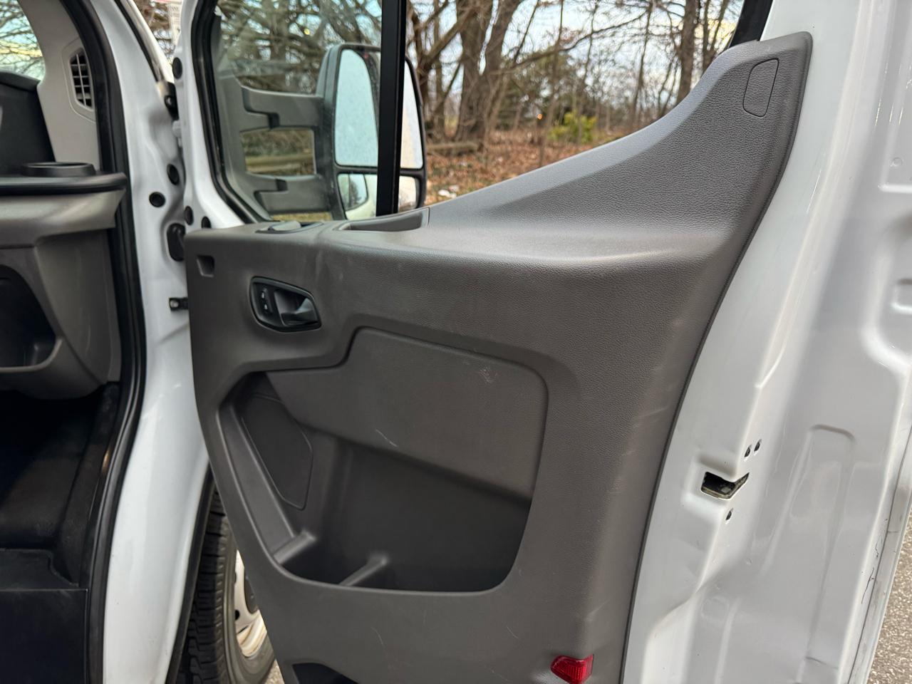 Ford Transit 250 Van Low Roof w/Sliding Pass. 130-in. WB 2021