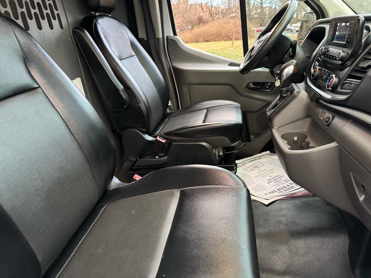 Ford Transit 250 Van Low Roof w/Sliding Pass. 130-in. WB 2021