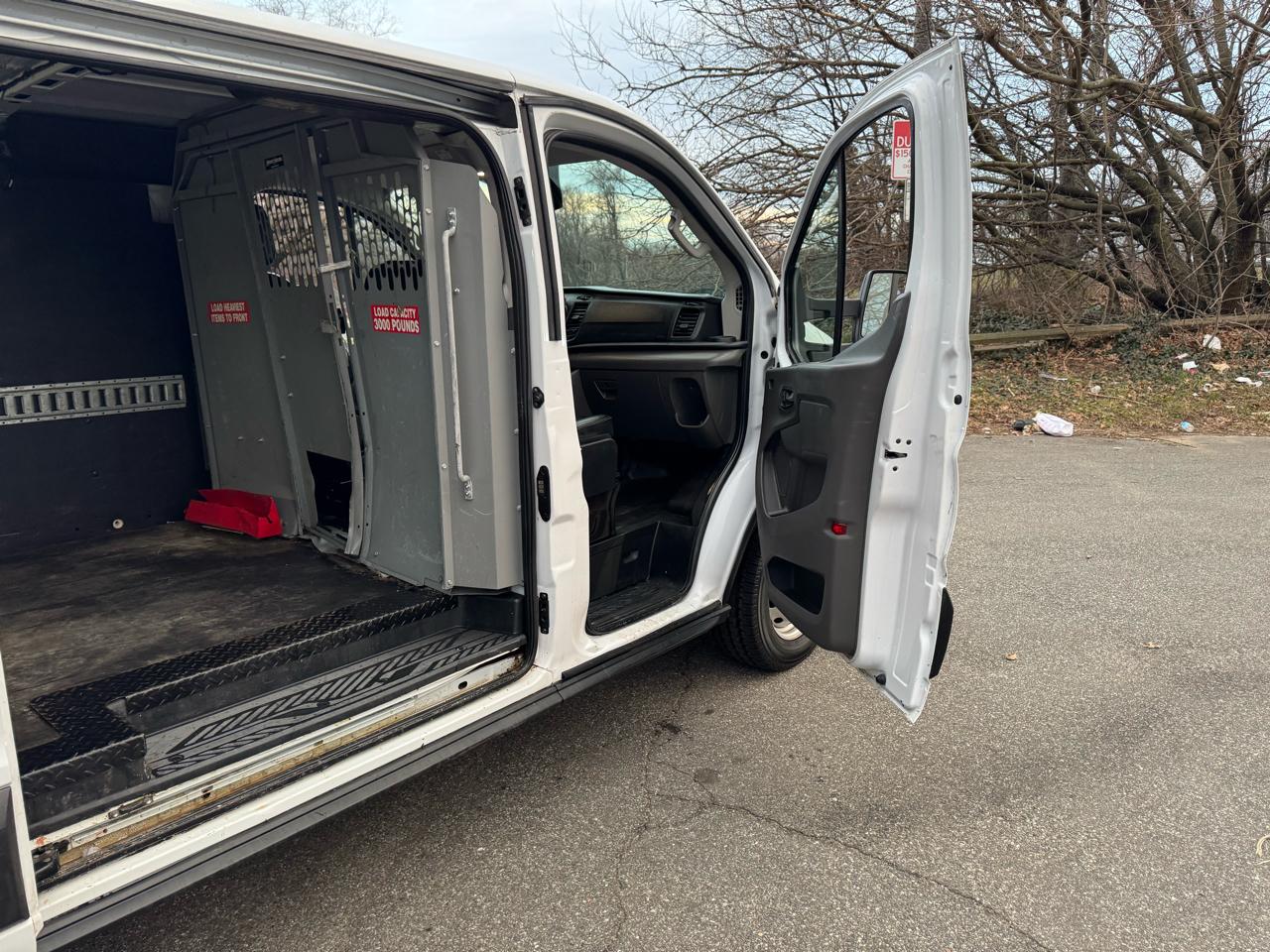 Ford Transit 250 Van Low Roof w/Sliding Pass. 130-in. WB 2021