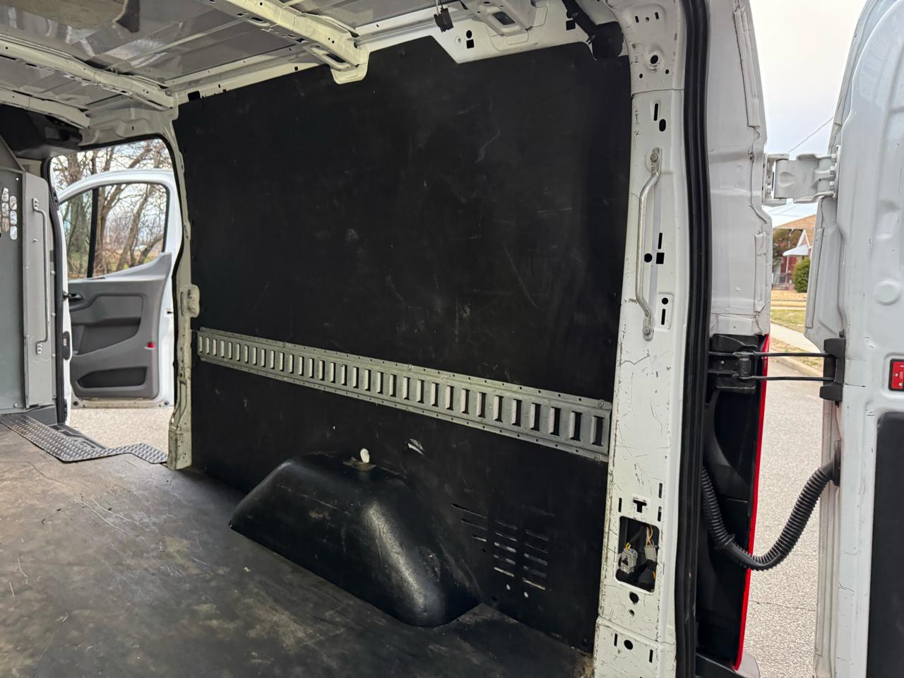 Ford Transit 250 Van Low Roof w/Sliding Pass. 130-in. WB 2021