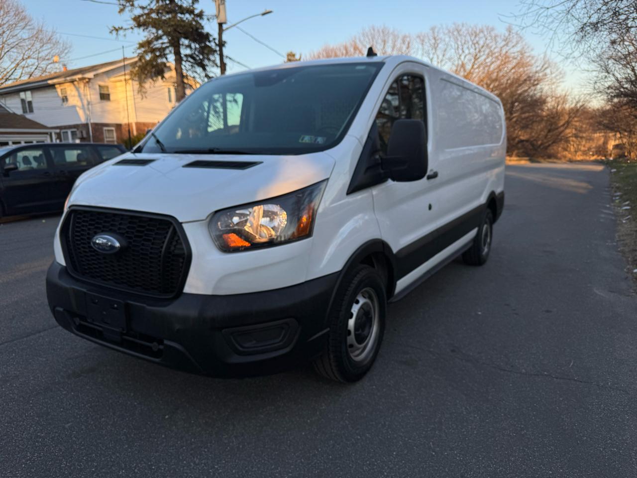 2023 Ford Transit 150 Van Low Roof w/Sliding Pass. 130-in. WB