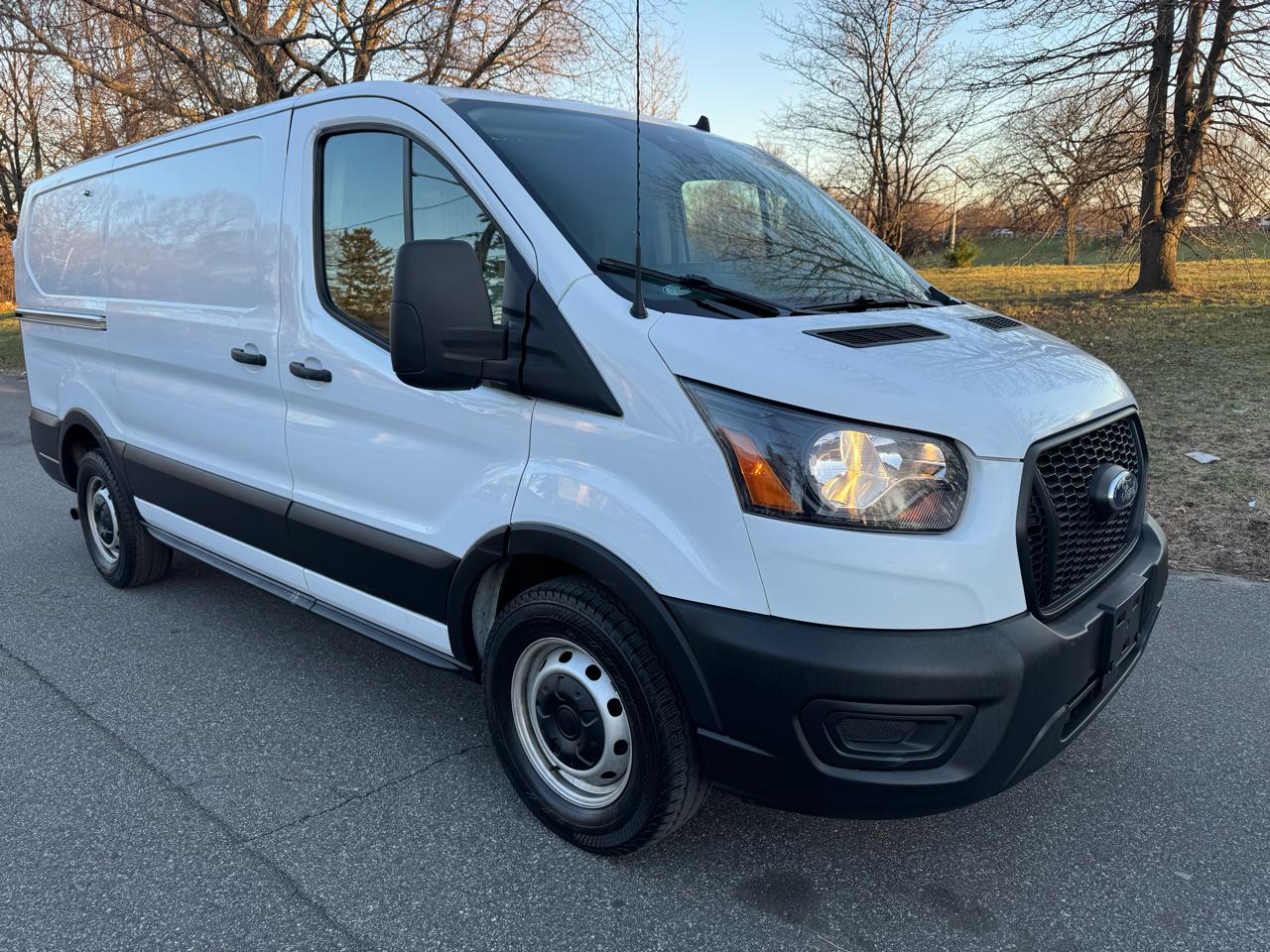 Ford Transit 150 Van Low Roof w/Sliding Pass. 130-in. WB 2023