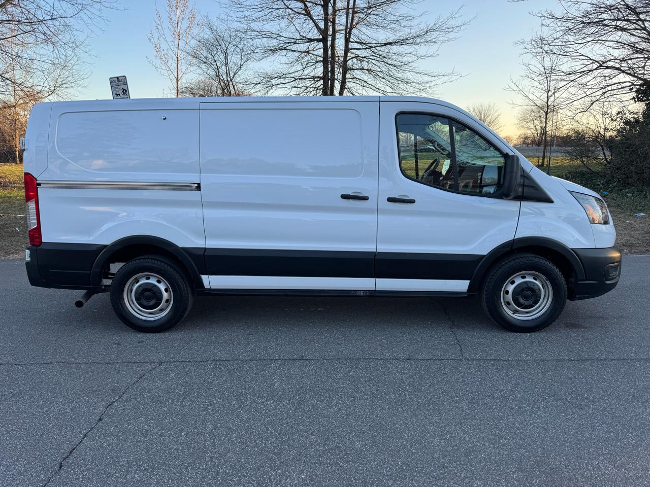 Ford Transit 150 Van Low Roof w/Sliding Pass. 130-in. WB 2023