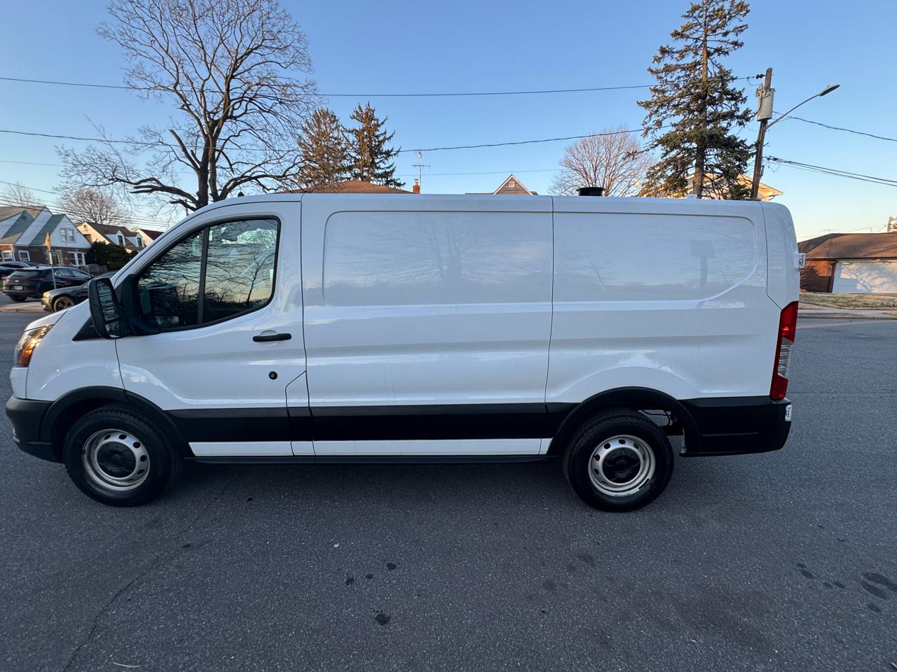 Ford Transit 150 Van Low Roof w/Sliding Pass. 130-in. WB 2023