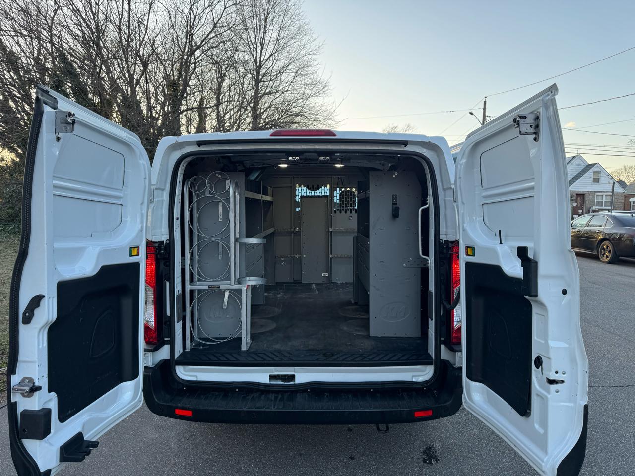 Ford Transit 150 Van Low Roof w/Sliding Pass. 130-in. WB 2023