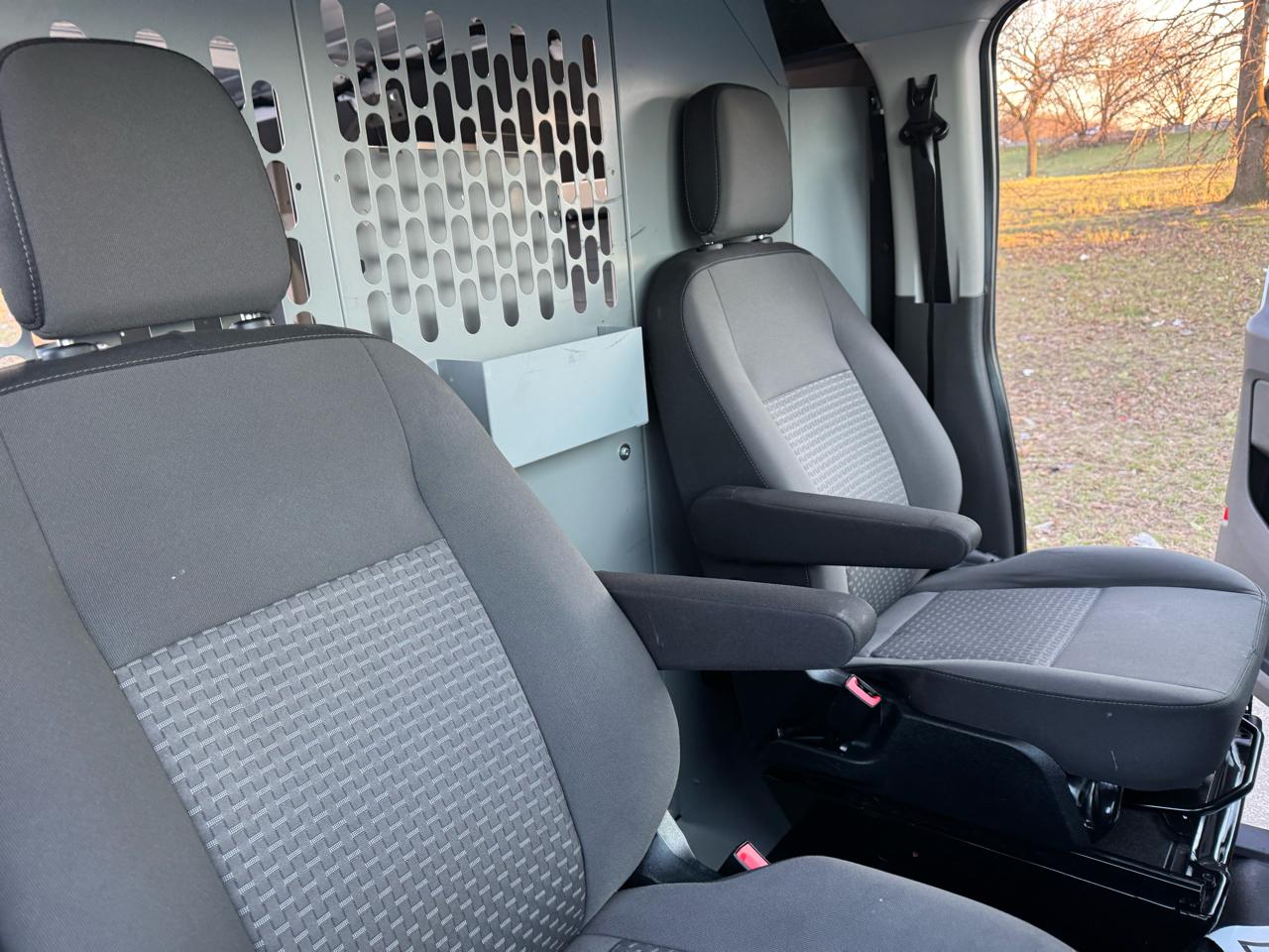 Ford Transit 150 Van Low Roof w/Sliding Pass. 130-in. WB 2023