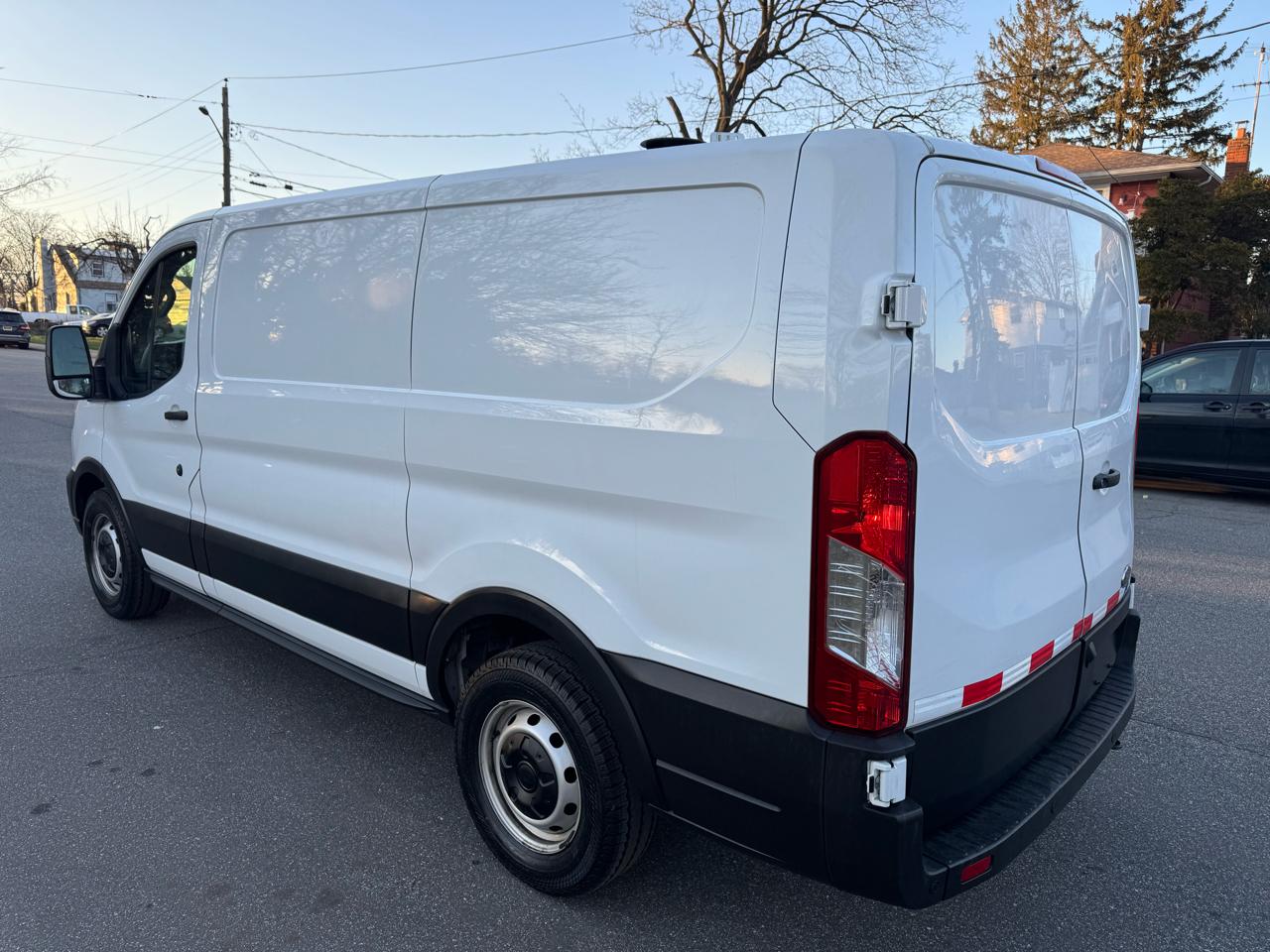 Ford Transit 150 Van Low Roof w/Sliding Pass. 130-in. WB 2023