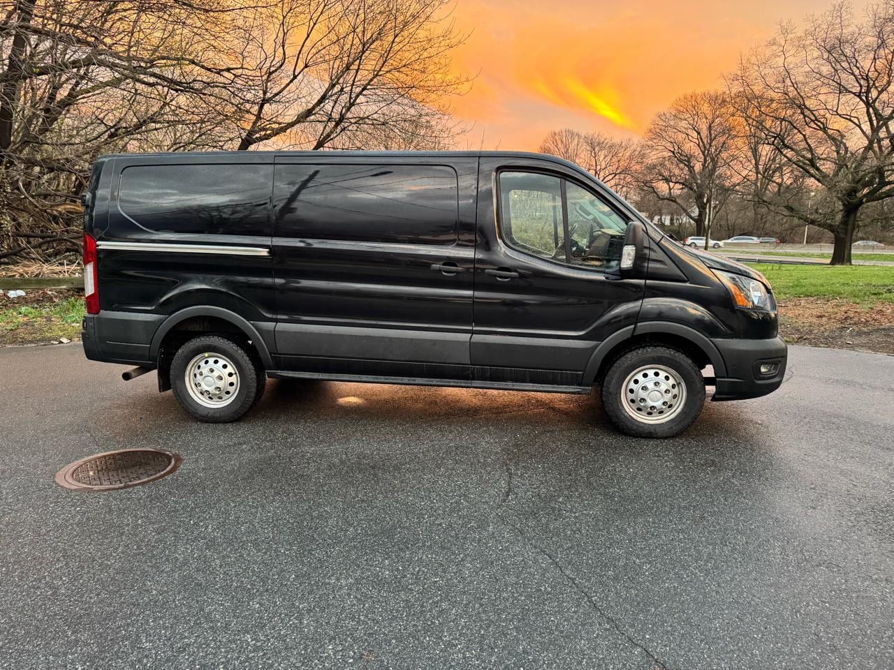Ford Transit 150 Van Low Roof w/Sliding Pass. 148-in. WB 2023
