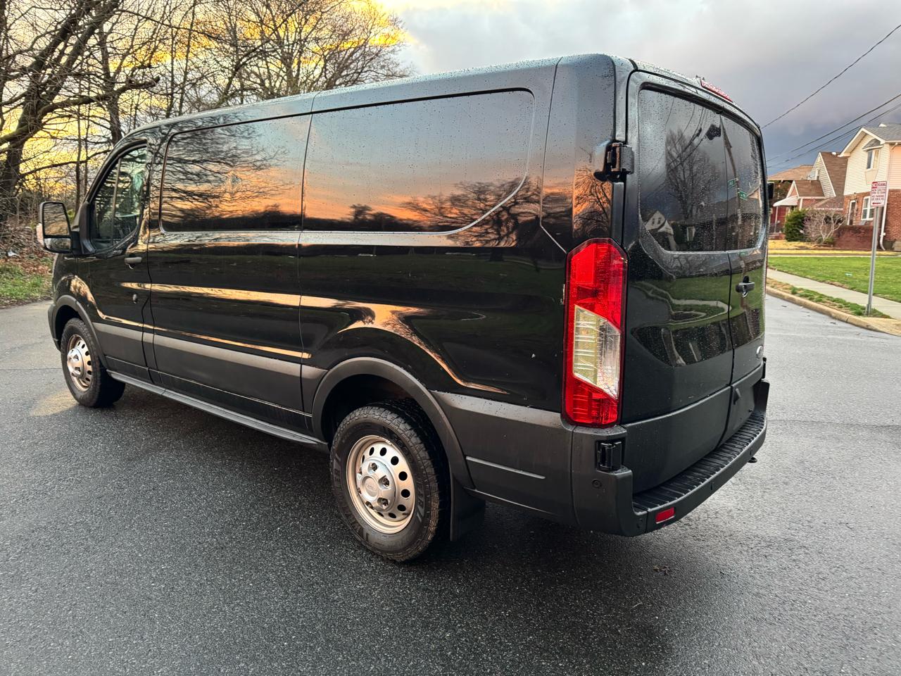 Ford Transit 150 Van Low Roof w/Sliding Pass. 148-in. WB 2023