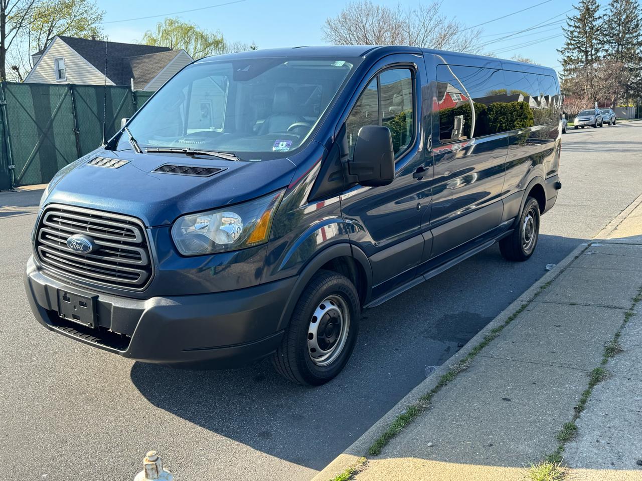 Ford Transit 350 Wagon Low Roof XL w/Sliding Pass. 148-in. WB 2016