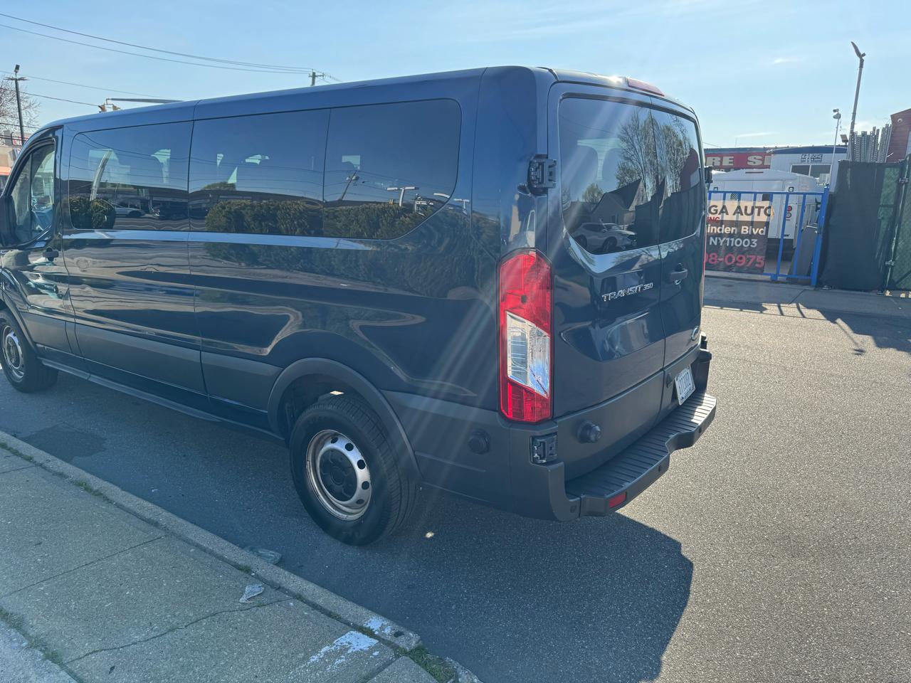 Ford Transit 350 Wagon Low Roof XL w/Sliding Pass. 148-in. WB 2016