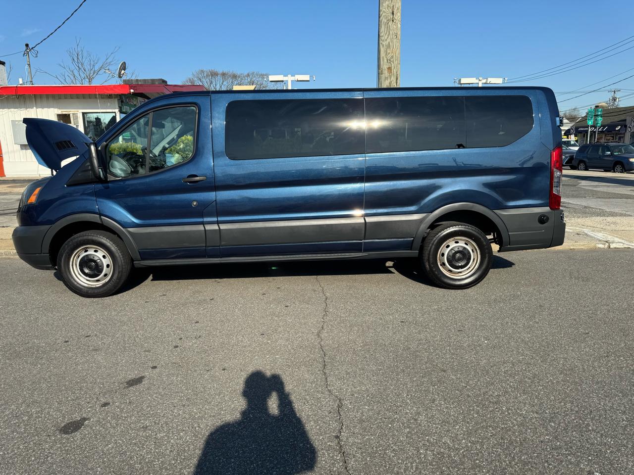 Ford Transit 350 Wagon Low Roof XL w/Sliding Pass. 148-in. WB 2016