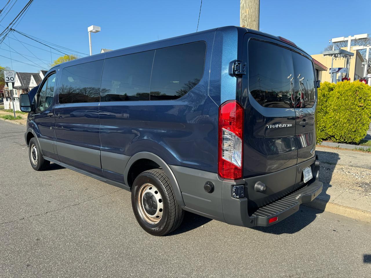 Ford Transit 350 Wagon Low Roof XL w/Sliding Pass. 148-in. WB 2016