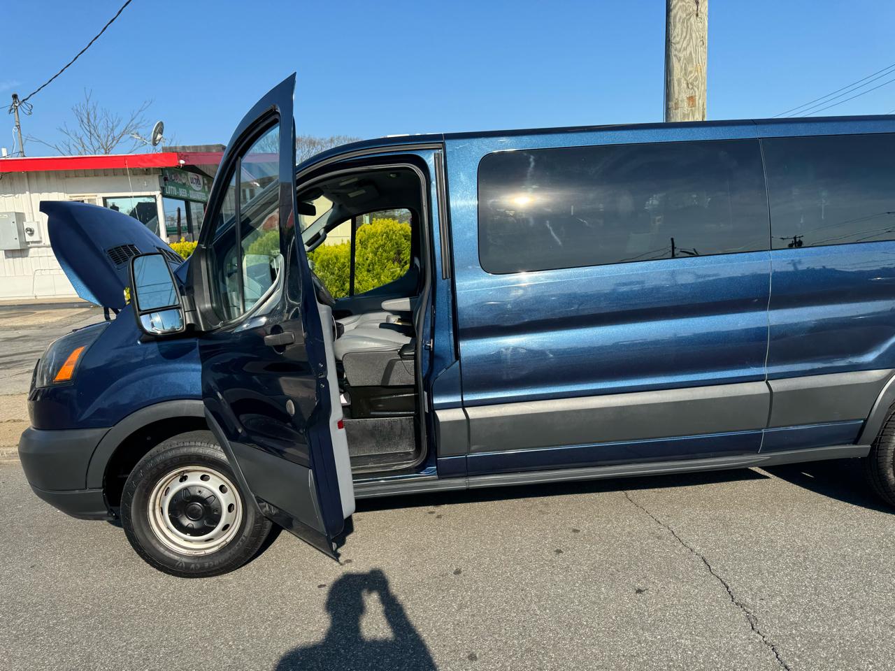 Ford Transit 350 Wagon Low Roof XL w/Sliding Pass. 148-in. WB 2016