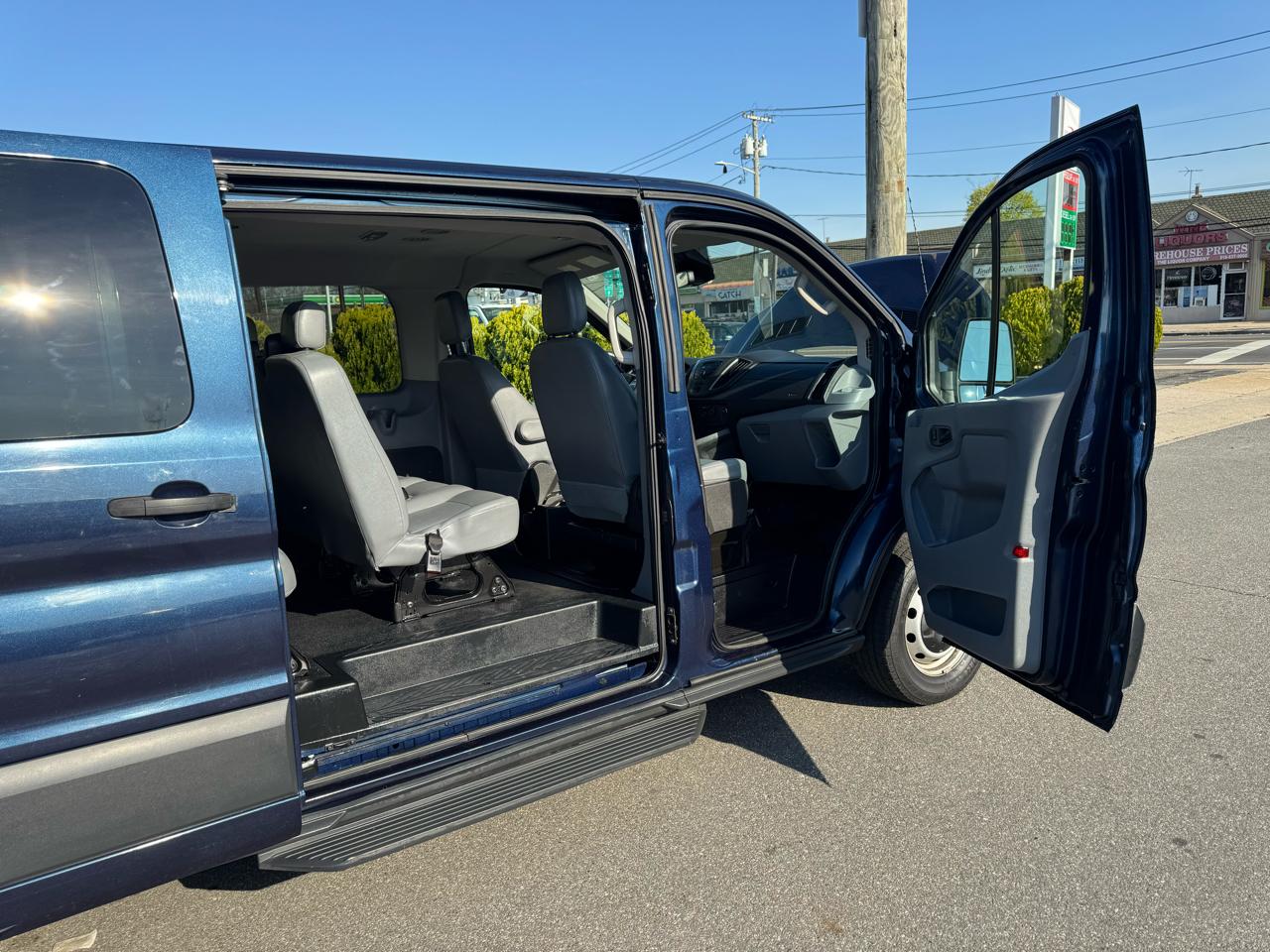 Ford Transit 350 Wagon Low Roof XL w/Sliding Pass. 148-in. WB 2016