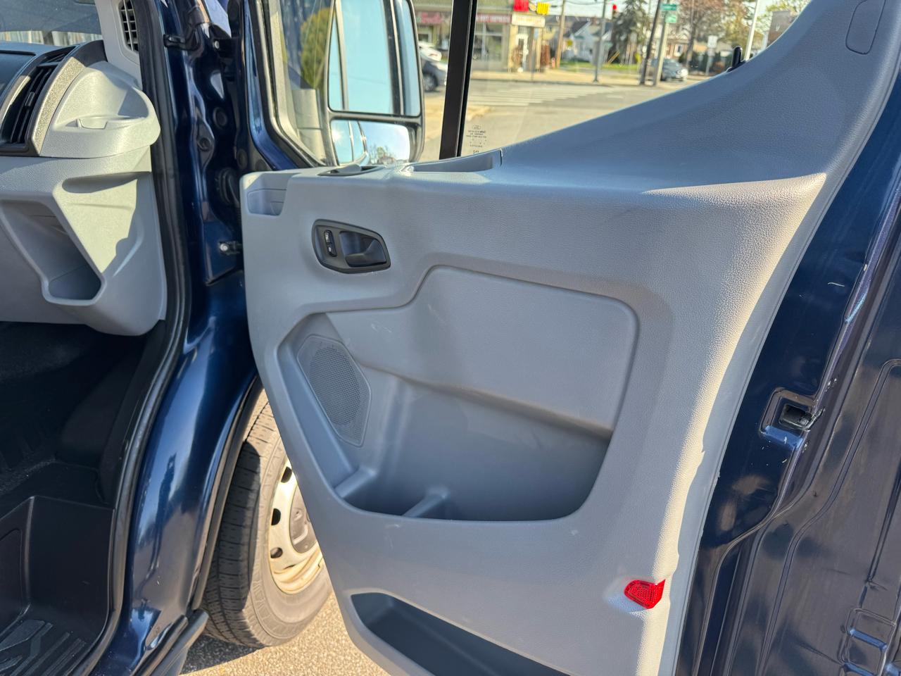 Ford Transit 350 Wagon Low Roof XL w/Sliding Pass. 148-in. WB 2016