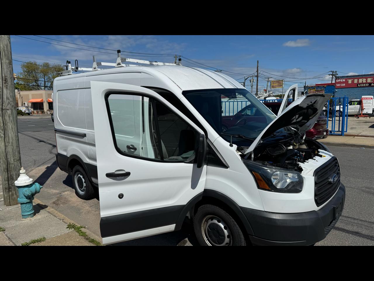 Ford Transit 250 Van Med. Roof w/Sliding Pass. 130-in. WB 2015