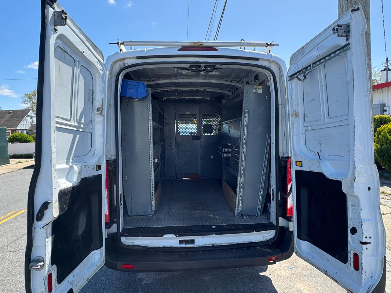 Ford Transit 250 Van Med. Roof w/Sliding Pass. 130-in. WB 2015