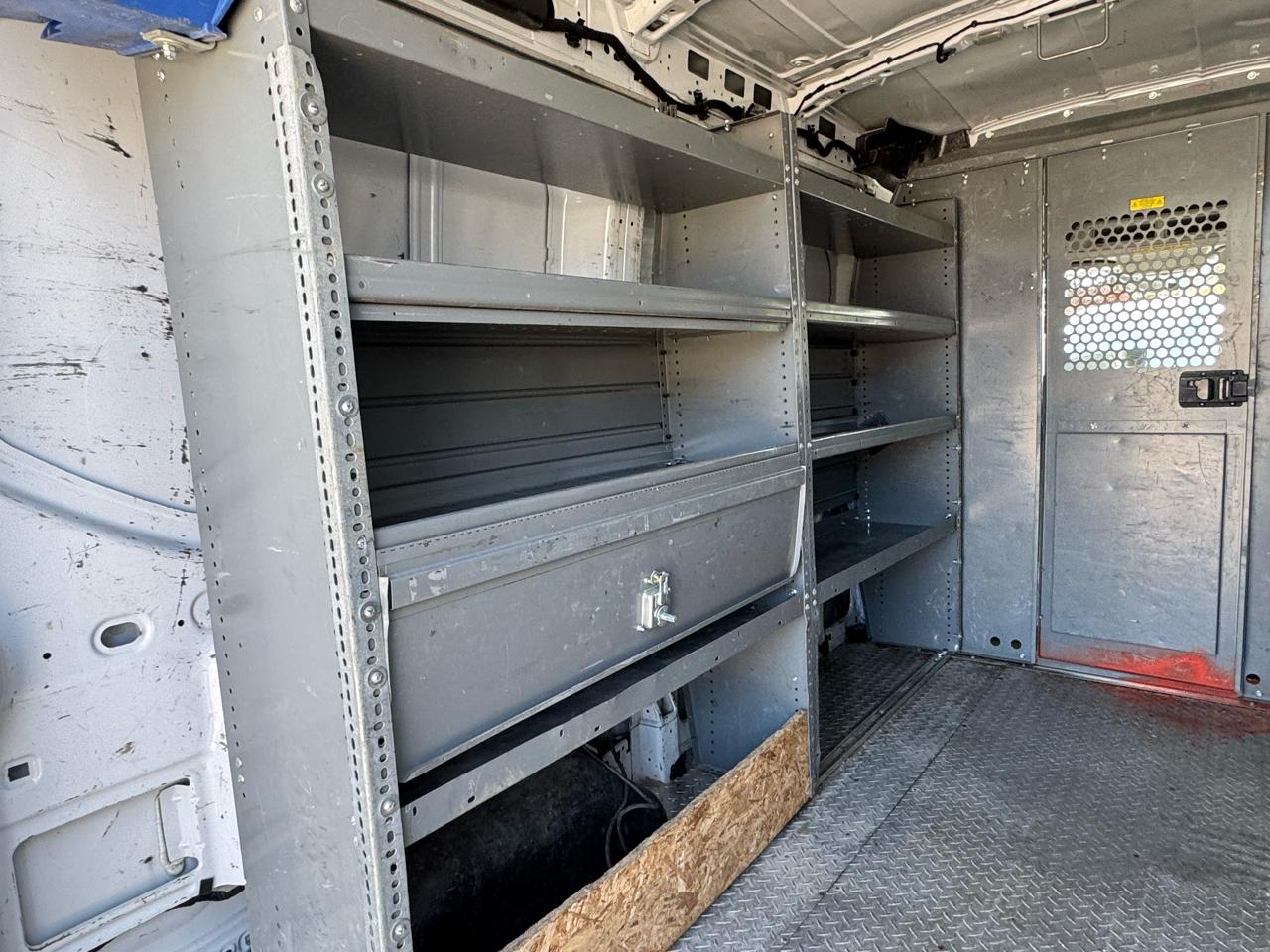 Ford Transit 250 Van Med. Roof w/Sliding Pass. 130-in. WB 2015