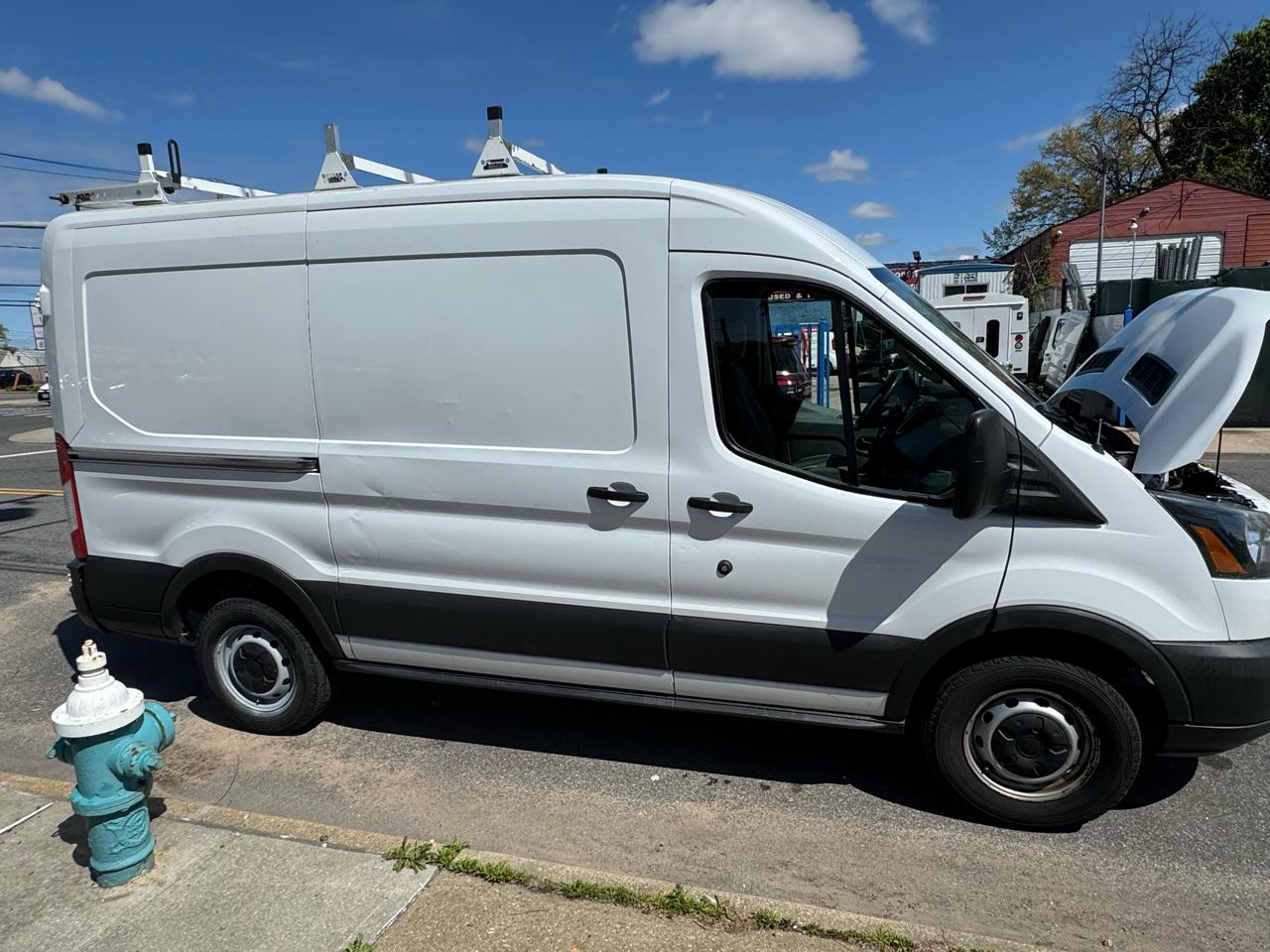 Ford Transit 250 Van Med. Roof w/Sliding Pass. 130-in. WB 2015