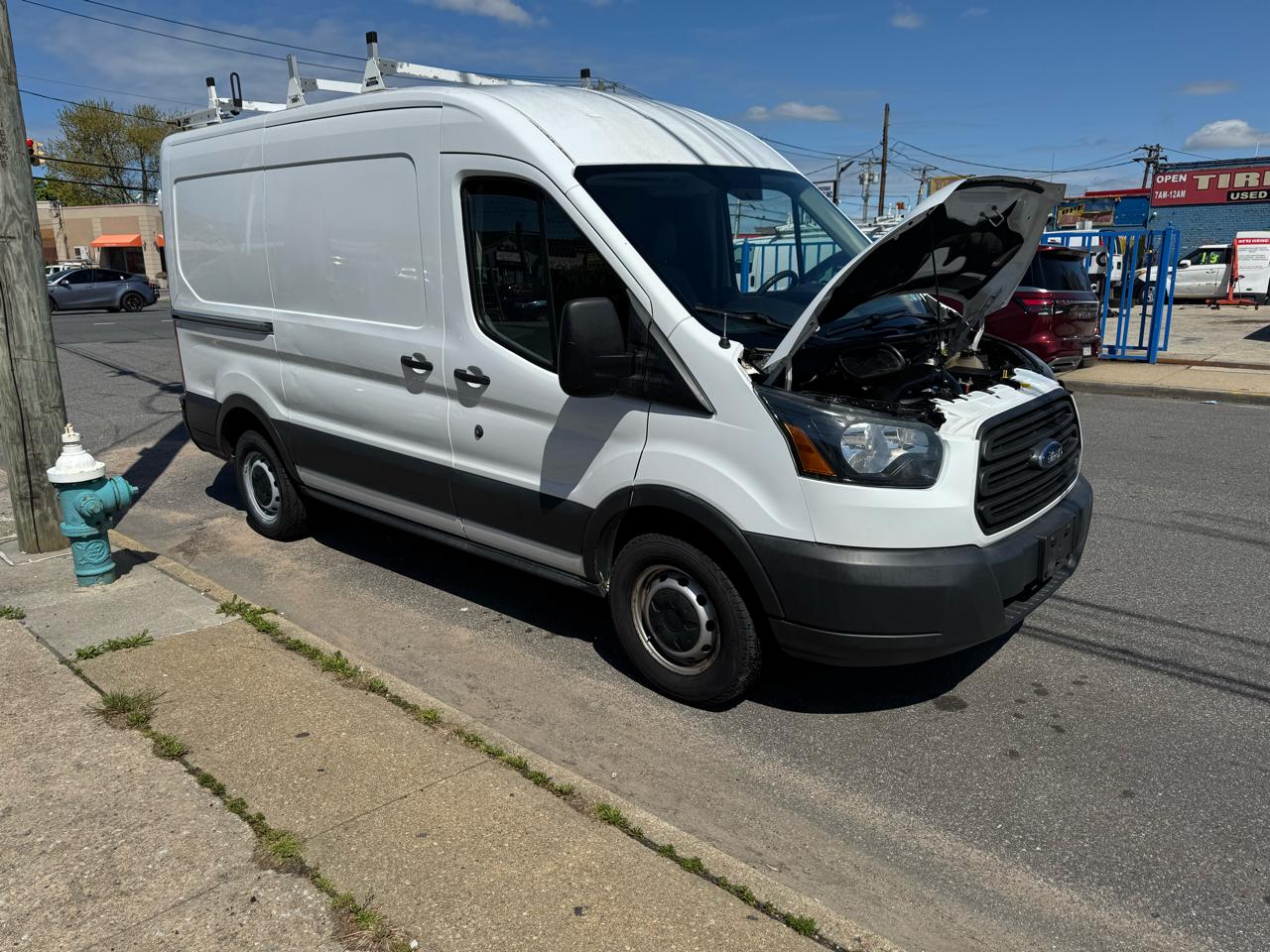 Ford Transit 250 Van Med. Roof w/Sliding Pass. 130-in. WB 2015