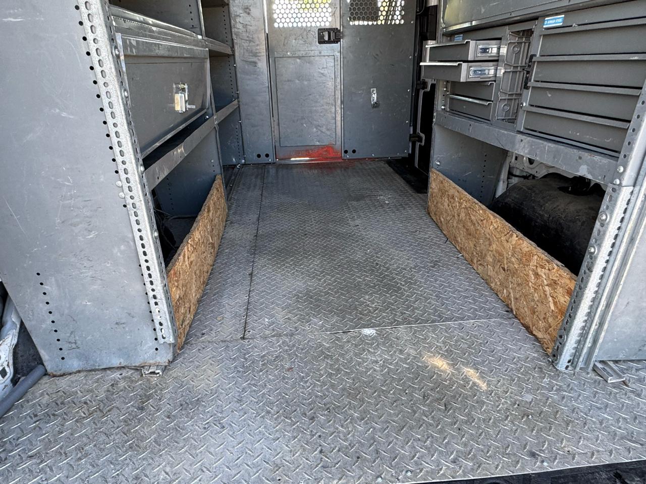 Ford Transit 250 Van Med. Roof w/Sliding Pass. 130-in. WB 2015