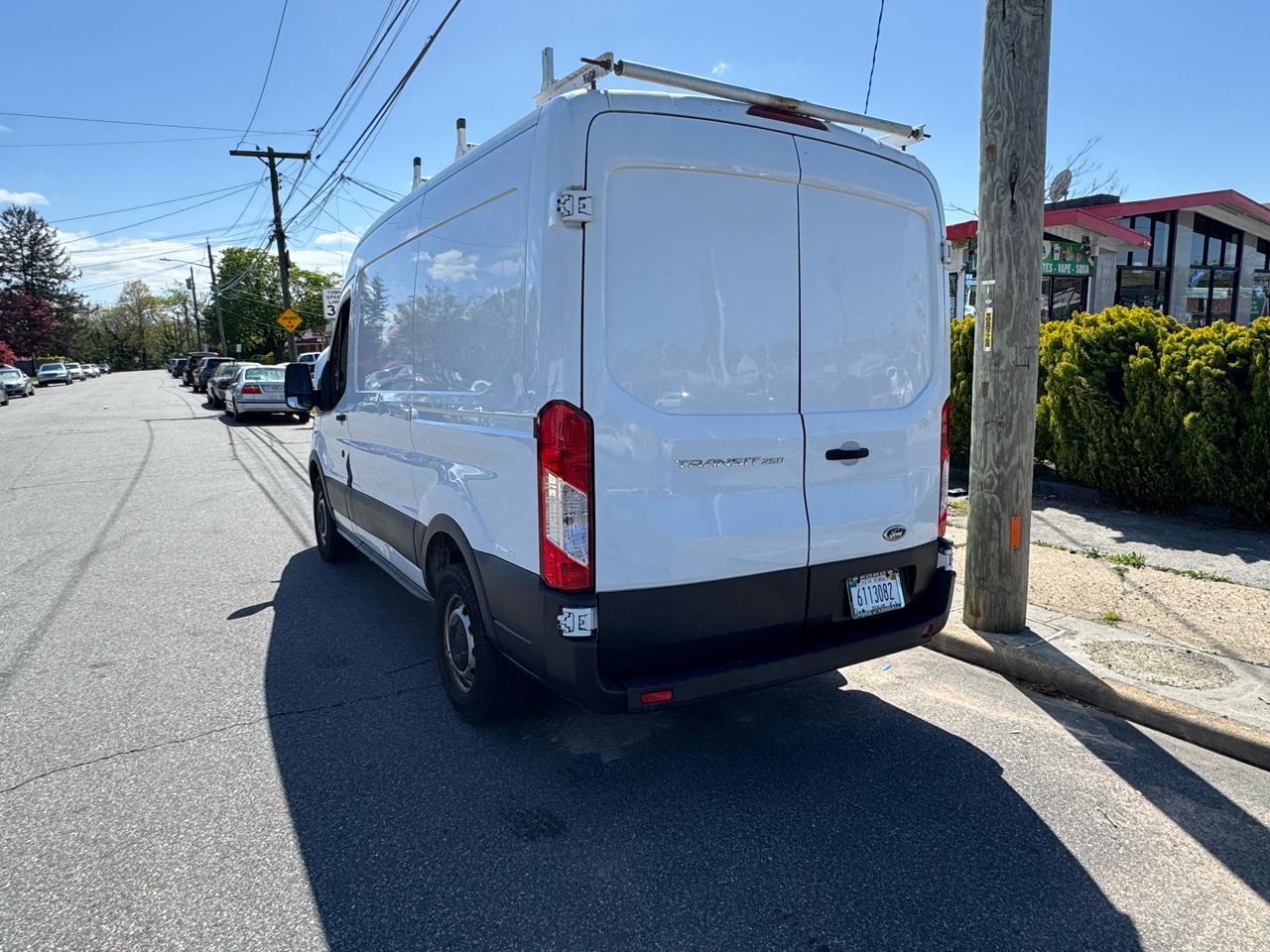 Ford Transit 250 Van Med. Roof w/Sliding Pass. 130-in. WB 2015